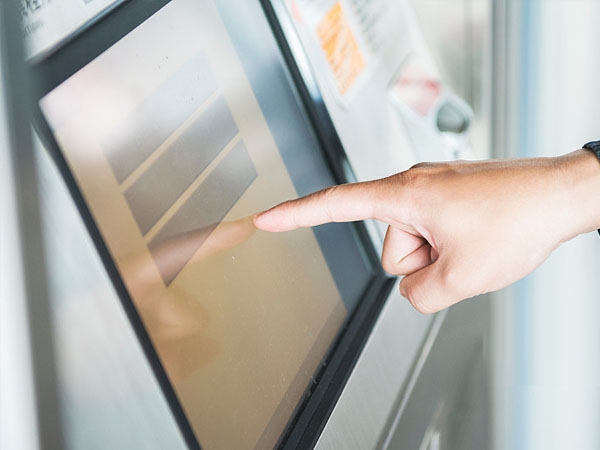 Dual screen asynchronous double -kiosk /ATM solution.